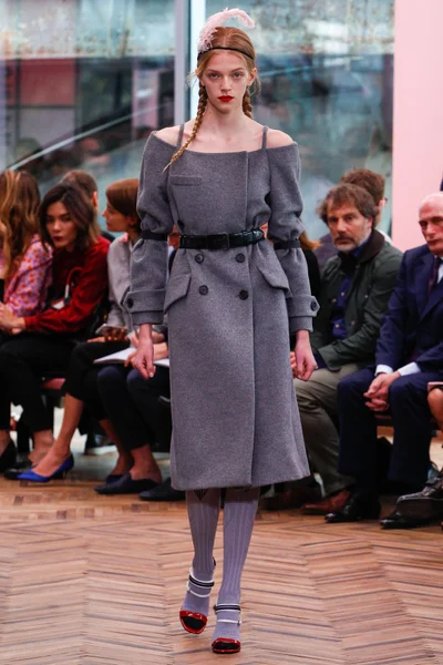 Look 10